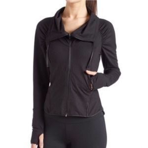 STUDIO by CAPEZIO Trista Jacket with Thumbhole. Black. Medium. Comfy, Athletic